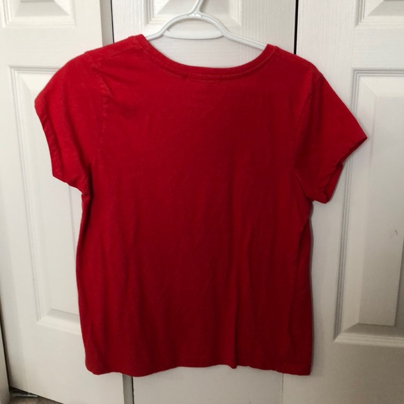 Basic red tee with words - Picture 2 of 2